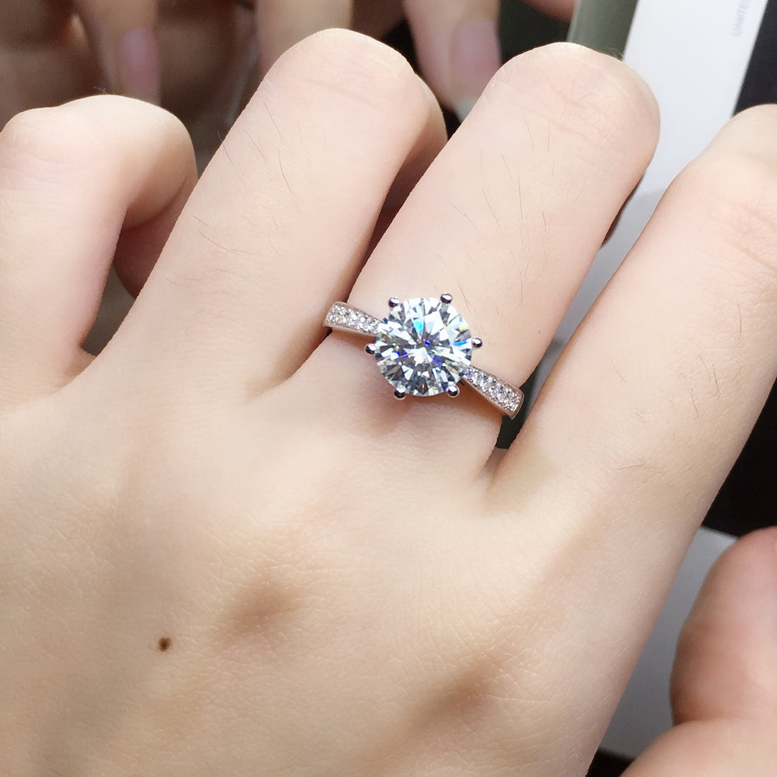 Round Cut Moissanite Diamond Ring